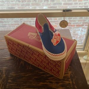 NWT AND BOX Blue and red vans size 6 men’s 7.5 women’s